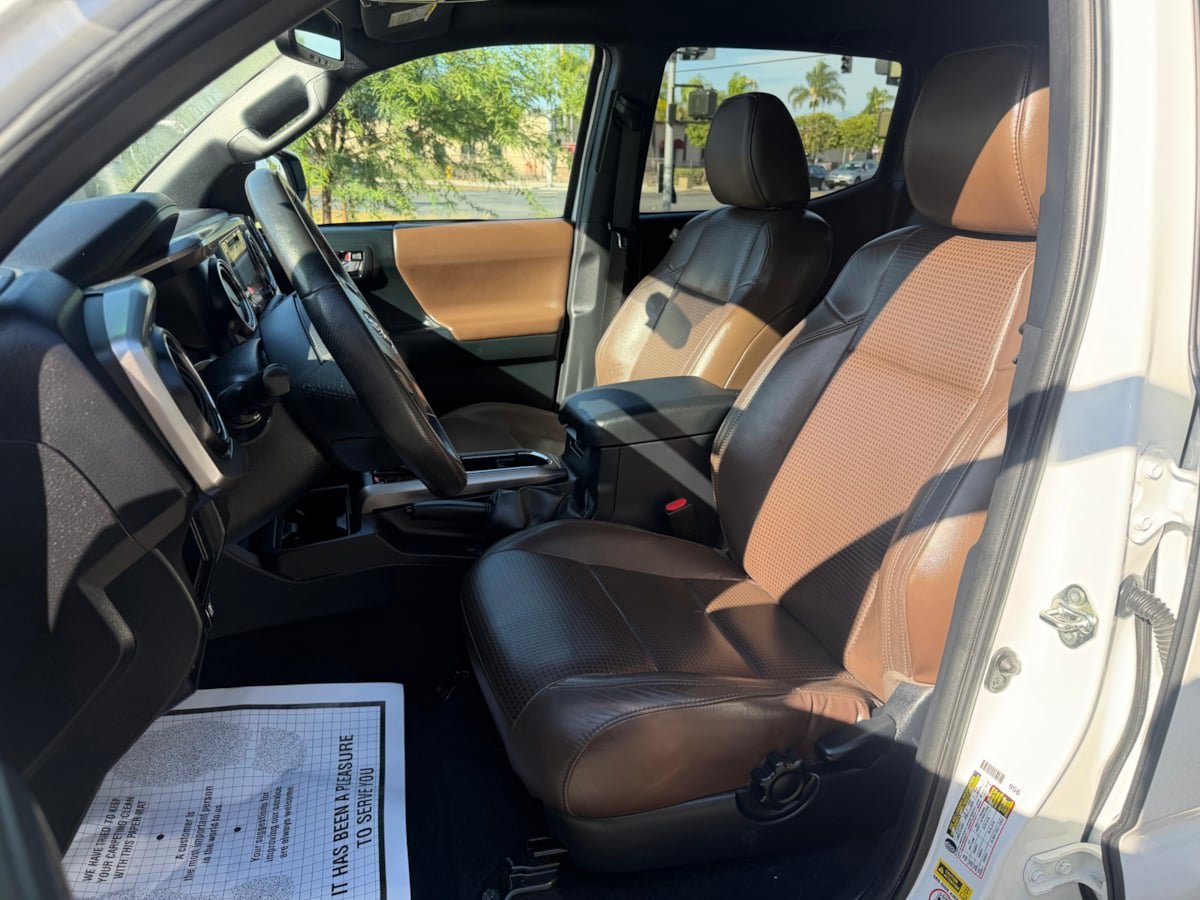 Used 2017 Toyota Tacoma Limited AWD/4WD image 13