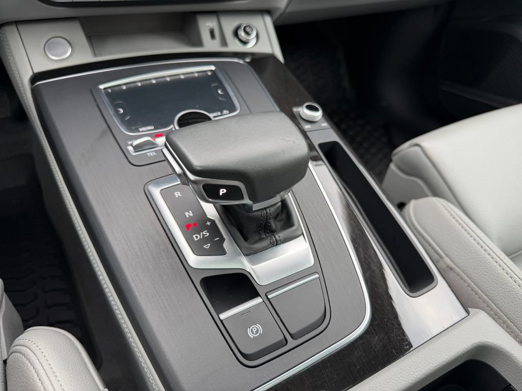 Used 2020 Audi Q5 Premium w/ Premium Plus Package AWD/4WD image 24