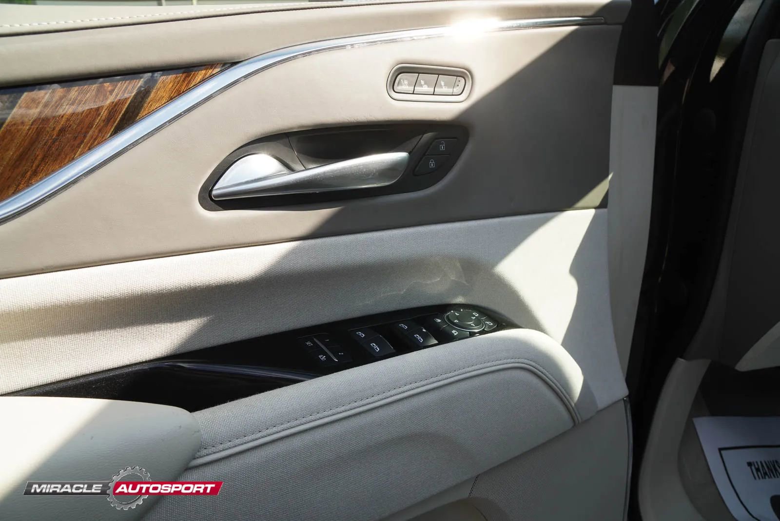 Used 2021 Cadillac Escalade ESV Premium Luxury Platinum AWD/4WD image 16