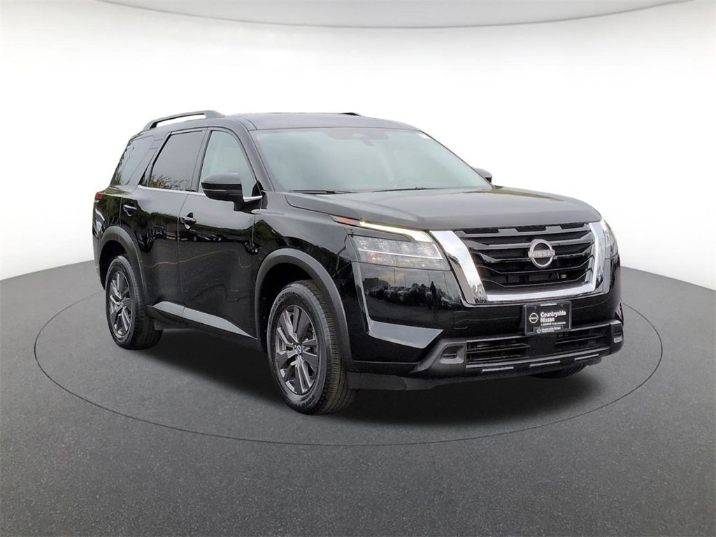 Used 2022 Nissan Pathfinder SV image 3