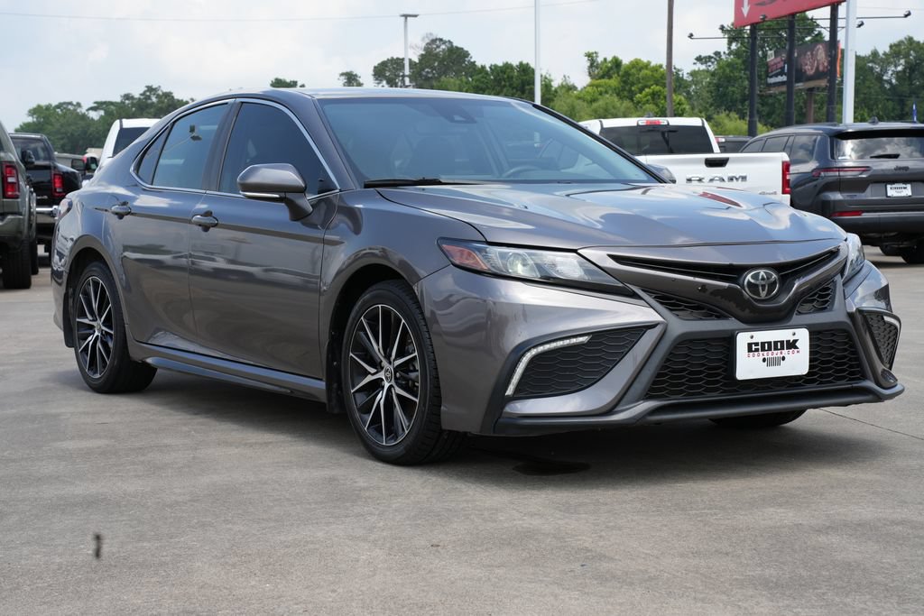 Used 2023 Toyota Camry SE FWD image 2