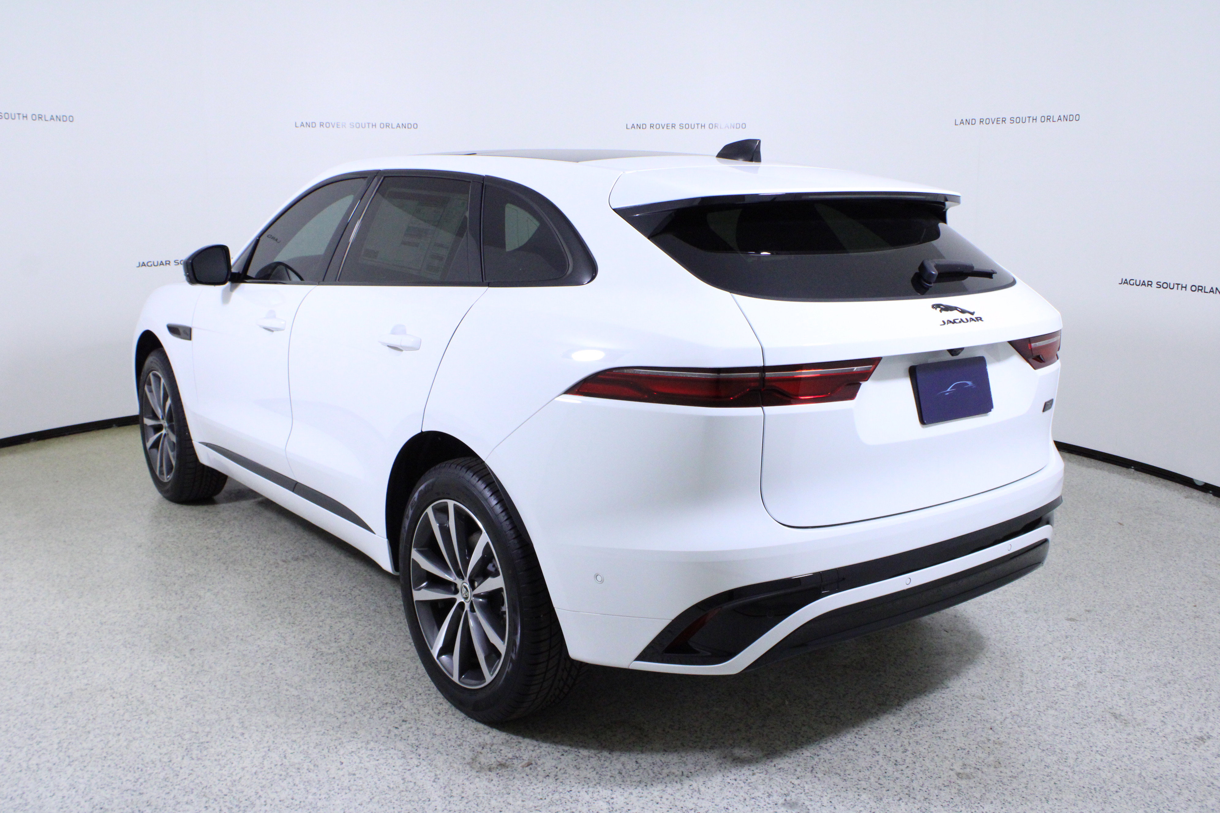New 2026 Jaguar F-PACE R-Dynamic S image 5