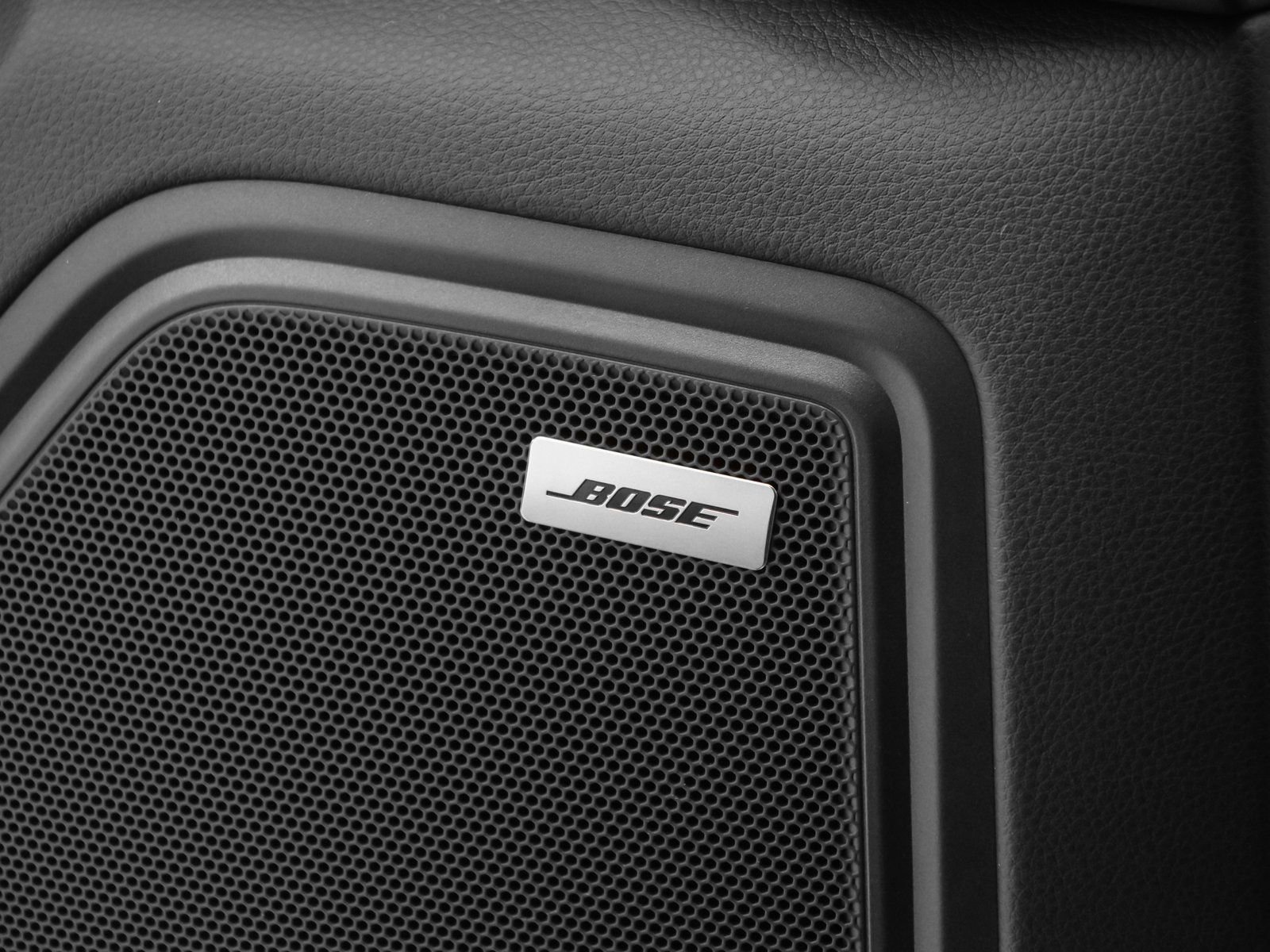 Certified 2025 Porsche Macan image 35