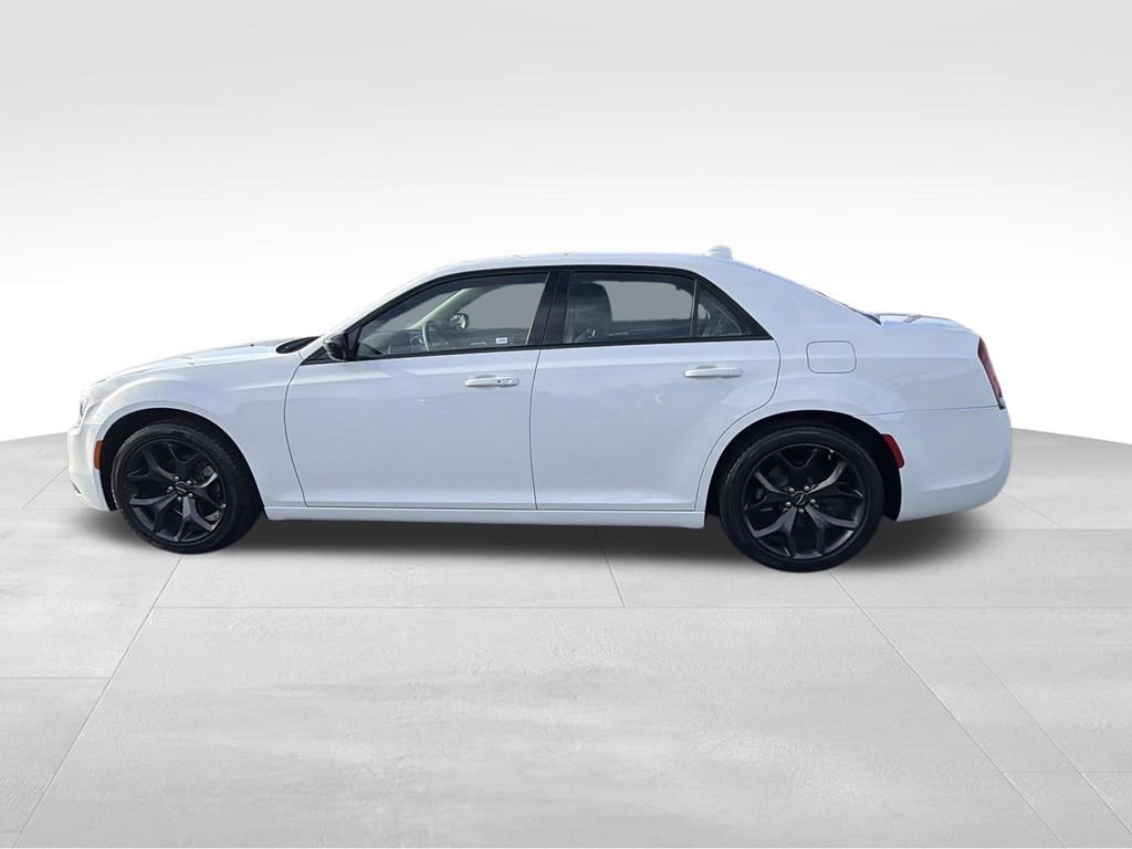 Used 2023 Chrysler 300 Touring w/ Sport Appearance Package image 6