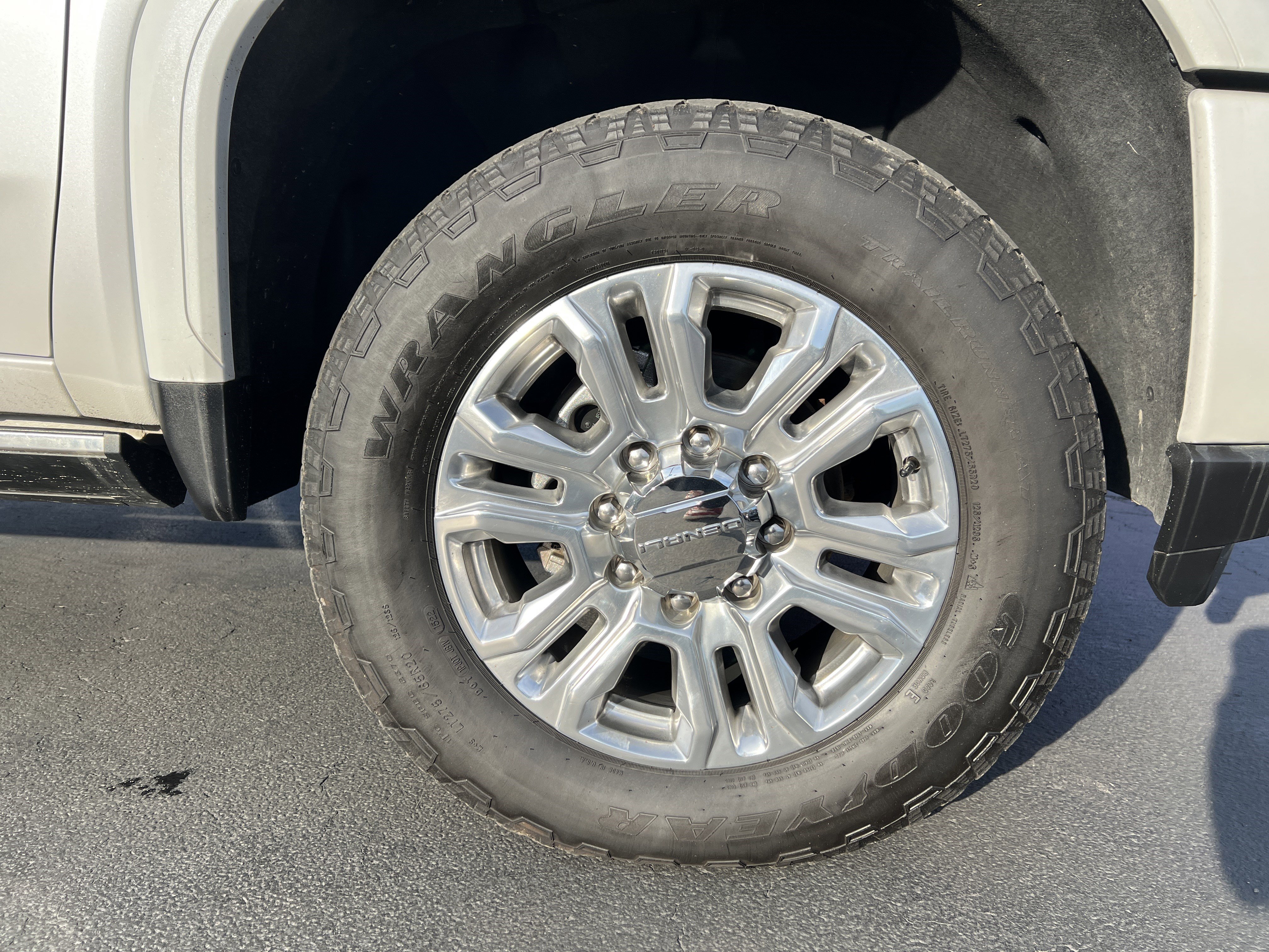 Used 2022 GMC Sierra 3500 Denali w/ Denali Ultimate Package image 11