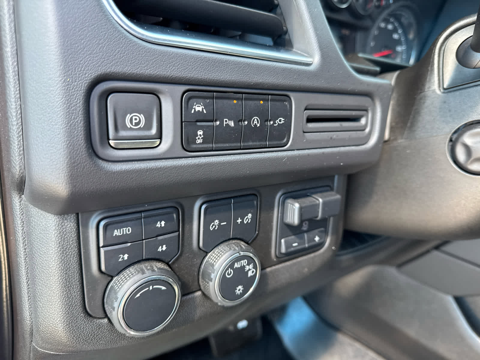 Used 2021 Chevrolet Tahoe LT w/ LT Signature Package AWD/4WD image 24