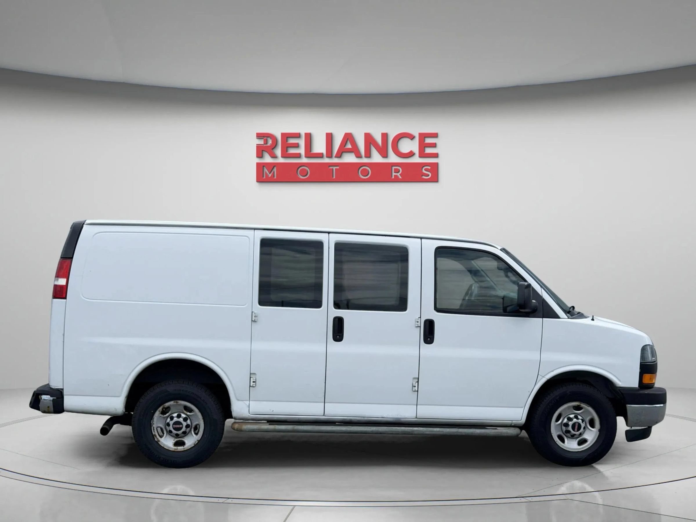 Used 2017 GMC Savana 2500 RWD image 6