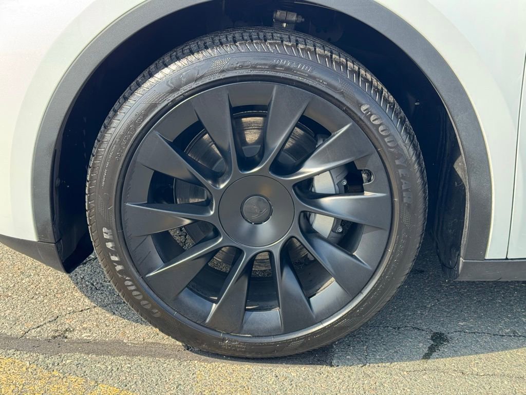 Used 2023 Tesla Model Y Long Range image 10