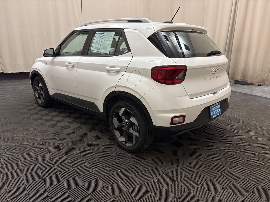 Certified 2025 Hyundai Venue SEL image 7