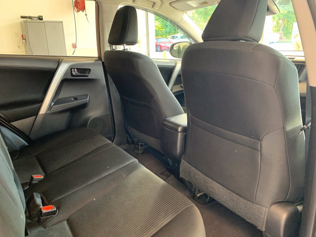 Used 2017 Toyota RAV4 LE AWD/4WD image 16