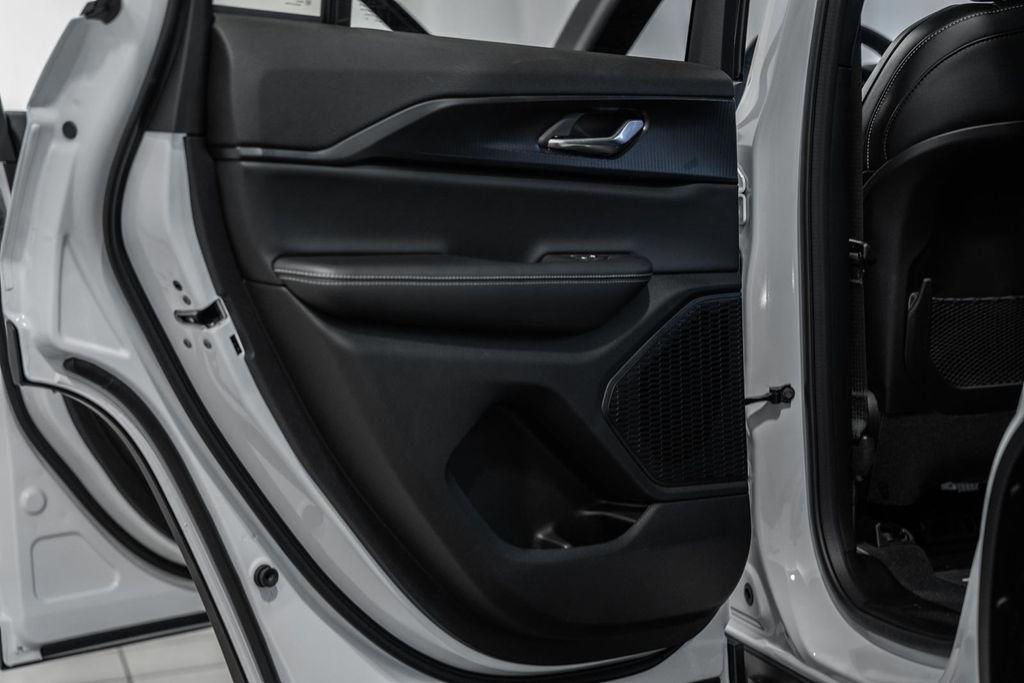 New 2025 Jeep Grand Cherokee Altitude image 35