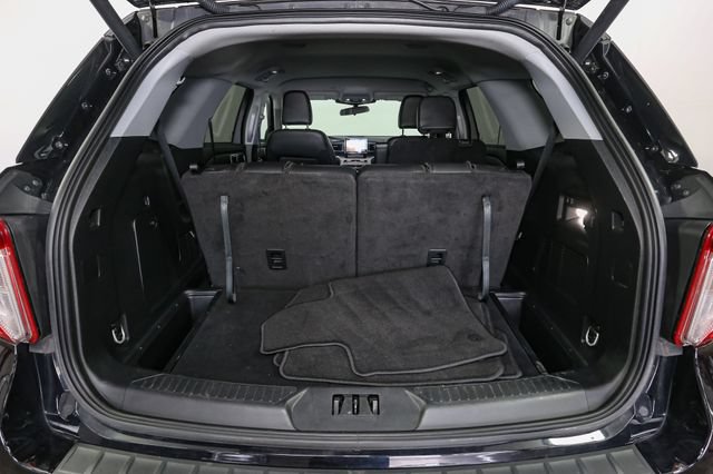 Used 2023 Ford Explorer XLT w/ Equipment Group 202A AWD/4WD image 11