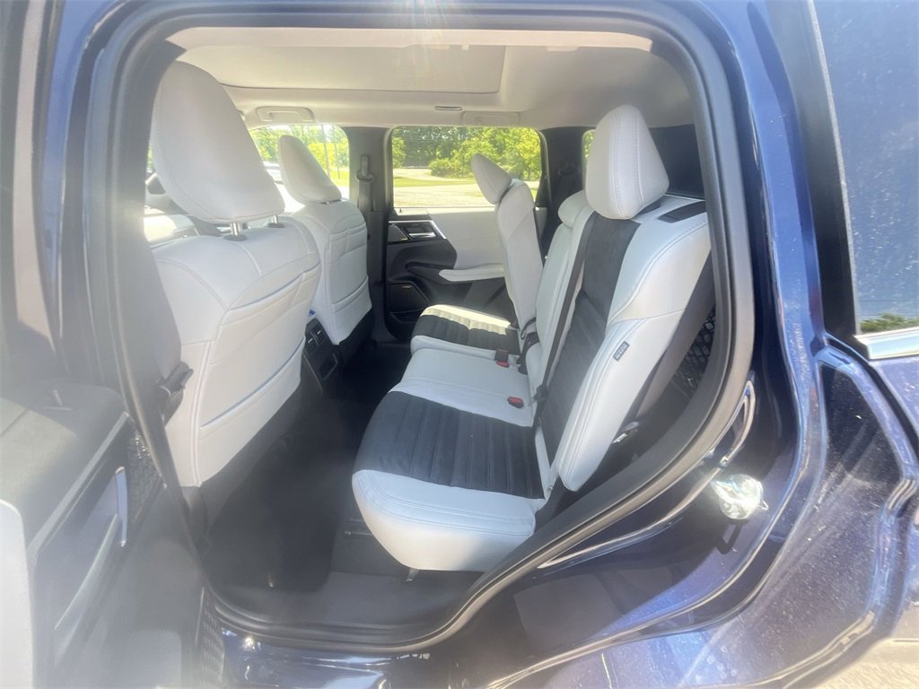 New 2025 Mitsubishi Outlander SE image 23