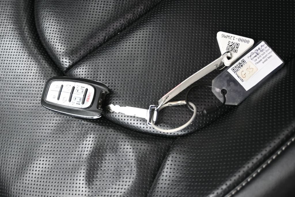 Used 2025 Chrysler Pacifica Limited FWD image 29