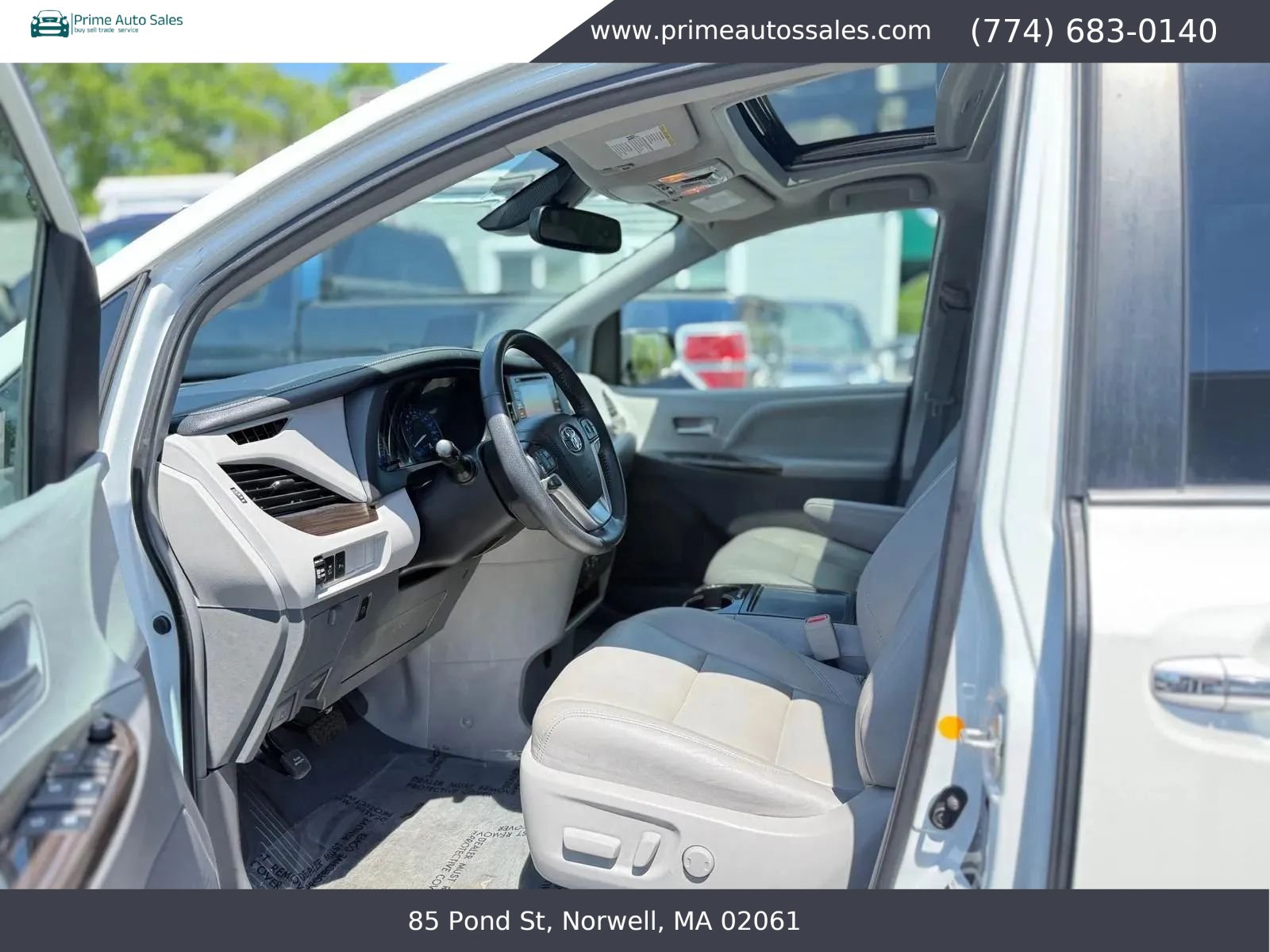 Used 2019 Toyota Sienna XLE w/ XLE Navigation Package FWD image 10