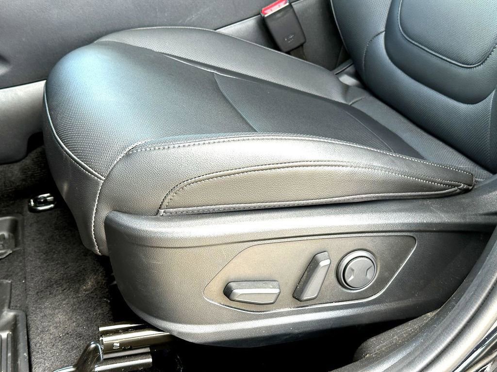 Used 2025 Hyundai Santa Cruz SEL image 14