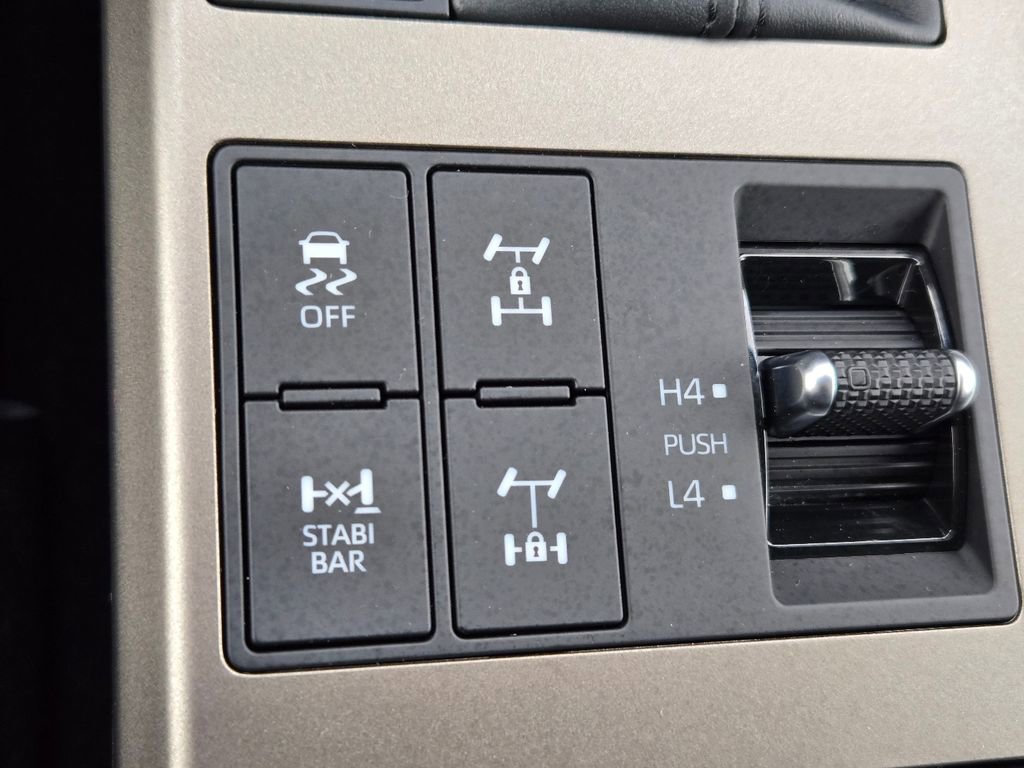 Used 2024 Toyota Land Cruiser image 31