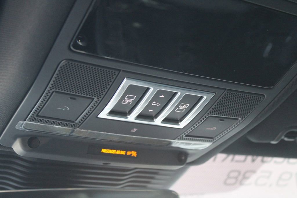 Certified 2025 Land Rover Discovery Dynamic SE image 33