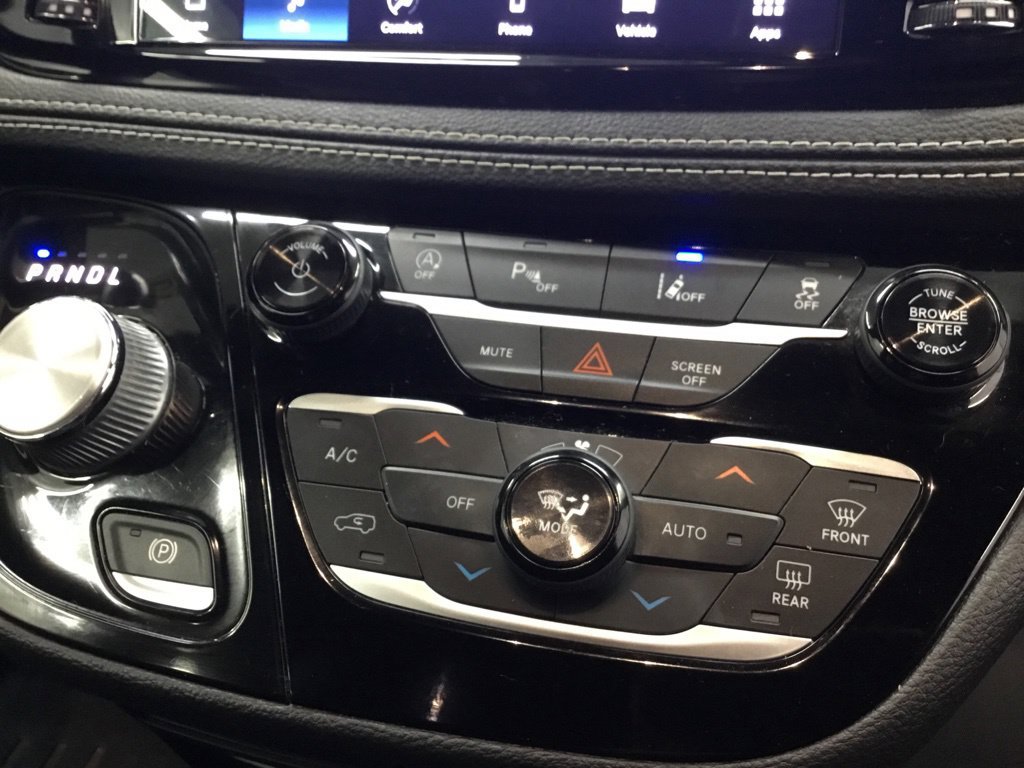 Used 2021 Chrysler Pacifica Touring-L w/ Uconnect Theater Family Group AWD/4WD image 29