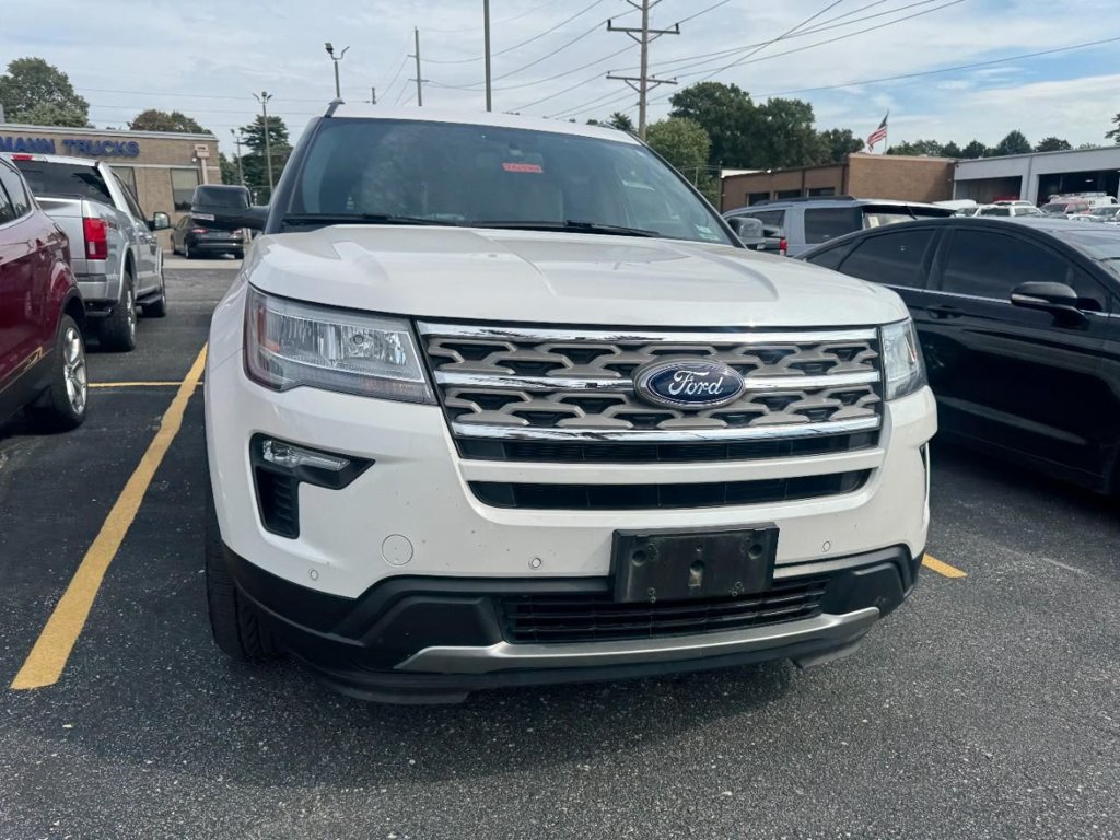Used 2018 Ford Explorer XLT w/ Equipment Group 202A AWD/4WD image 3