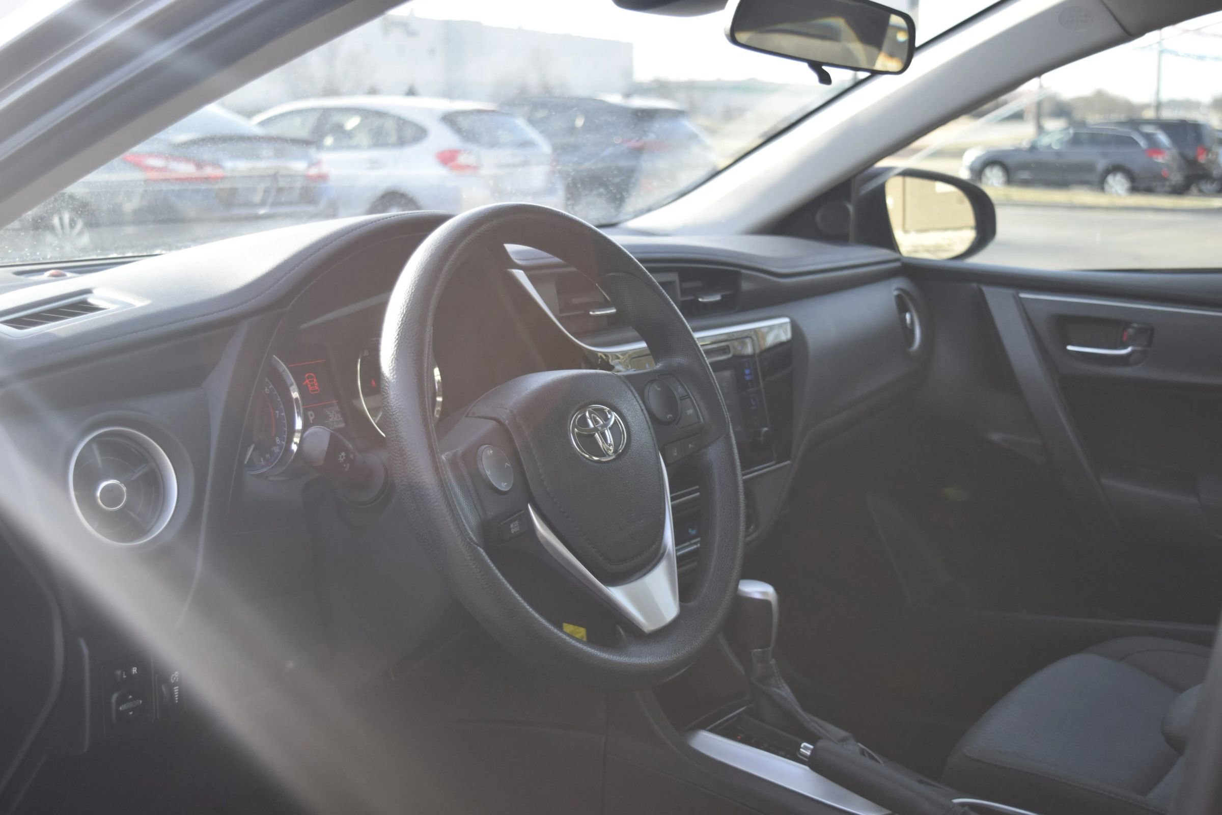 Used 2018 Toyota Corolla LE image 5