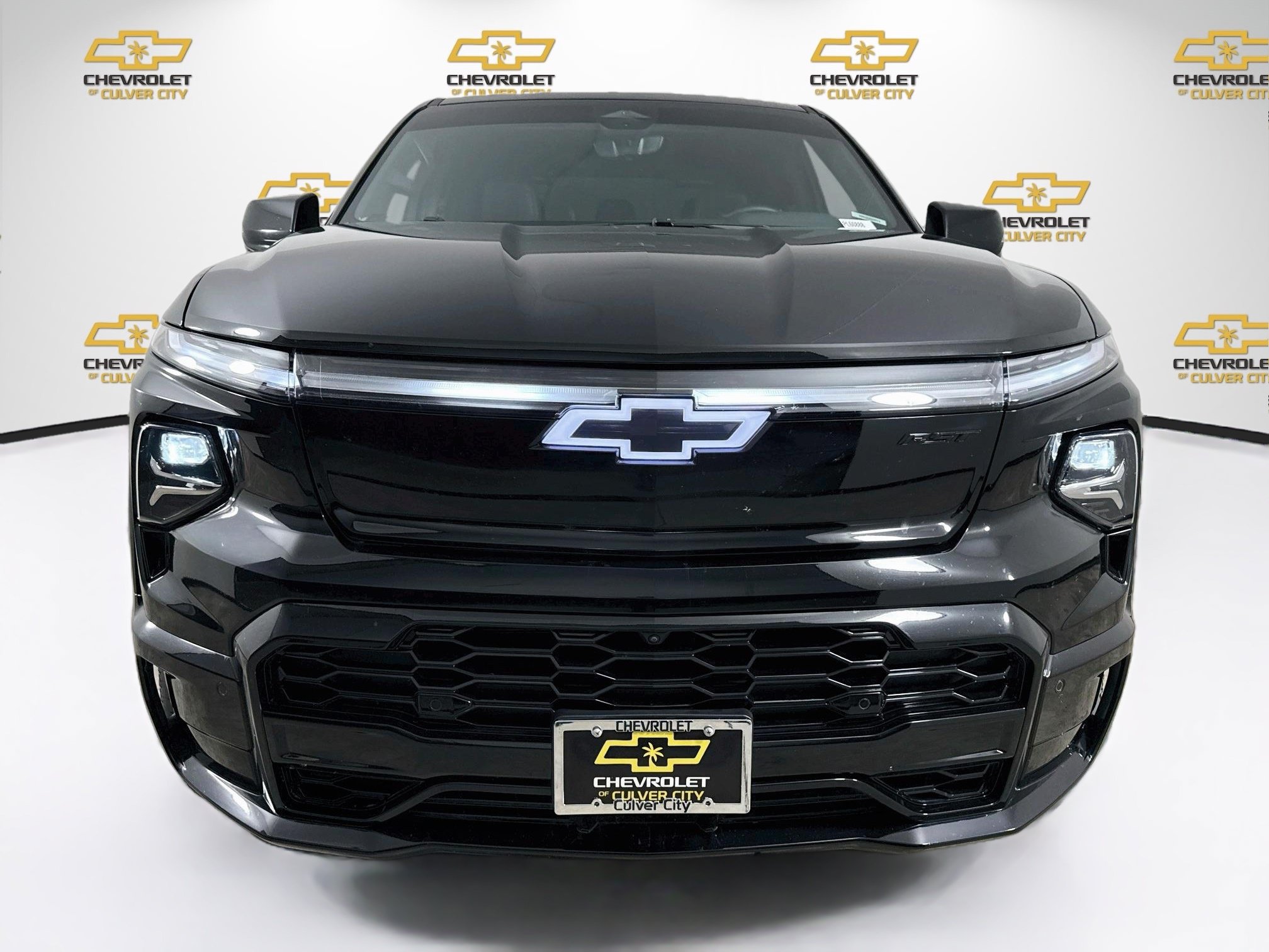 Used 2024 Chevrolet Silverado EV RST AWD/4WD image 2