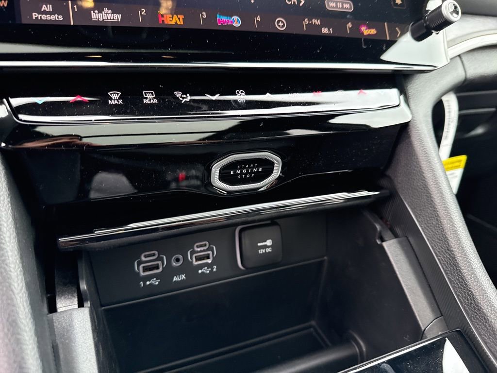 New 2026 Jeep Grand Cherokee Limited AWD/4WD image 16