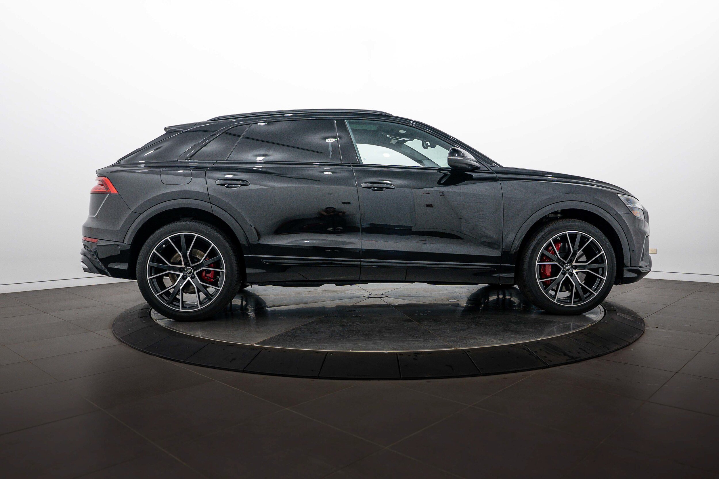 Used 2023 Audi SQ8 Prestige AWD/4WD image 3