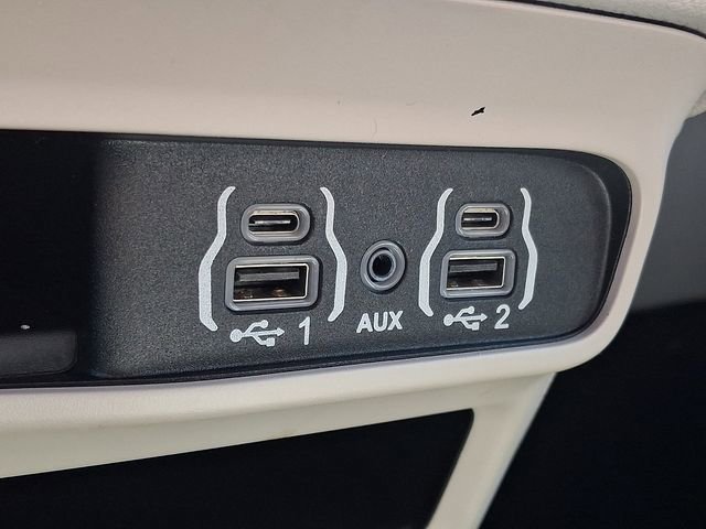 Used 2023 Chrysler Pacifica Touring-L FWD image 24