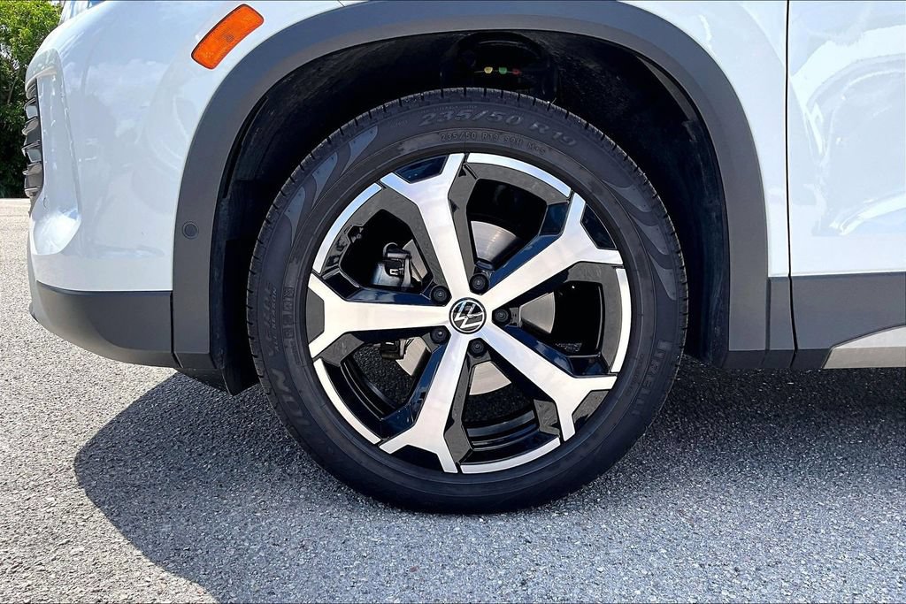 Certified 2026 Volkswagen Tiguan SE w/ Panoramic Sunroof Package FWD image 13