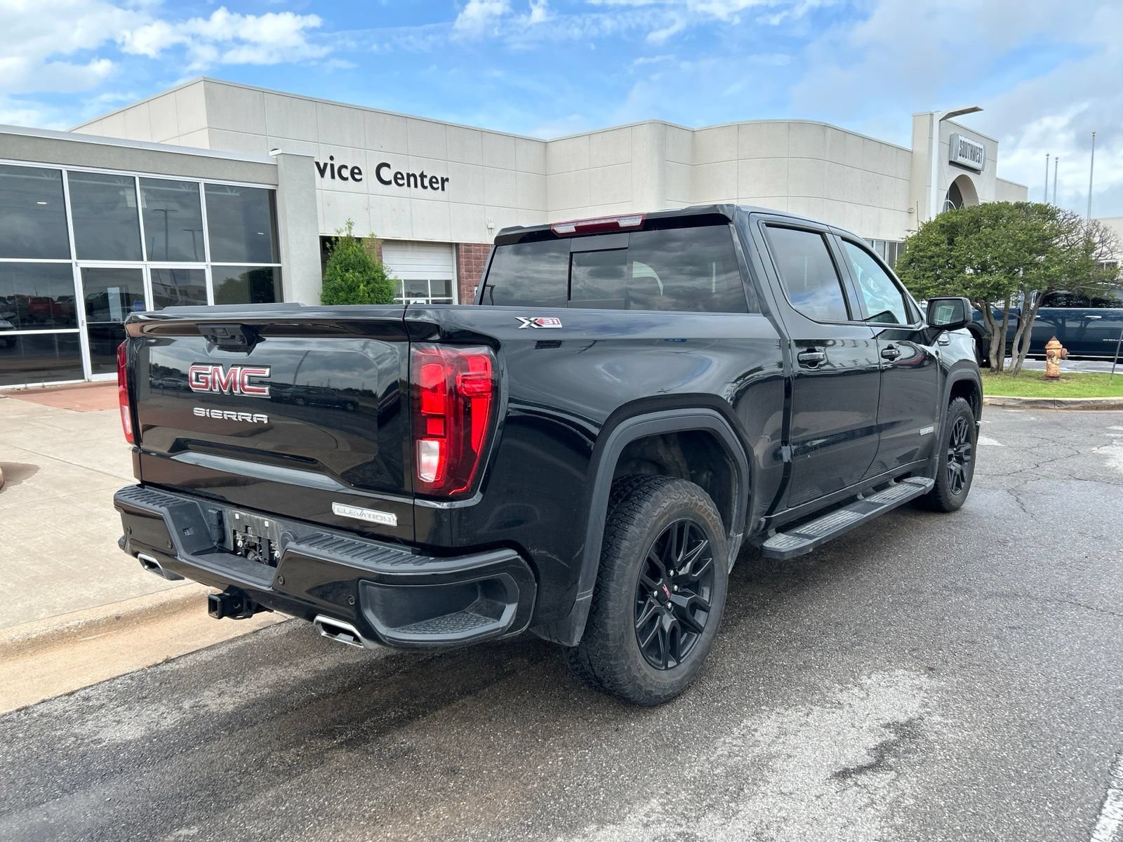 Used 2025 GMC Sierra 1500 Elevation w/ Elevation Premium Package AWD/4WD image 5