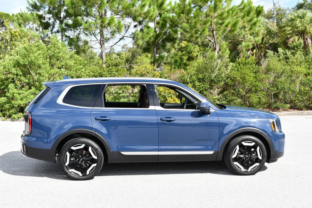 Used 2023 Kia Telluride EX FWD image 32