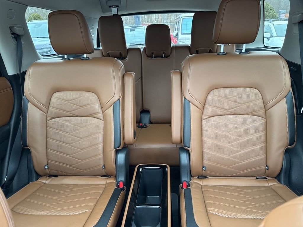 Used 2024 Nissan Pathfinder Platinum image 13