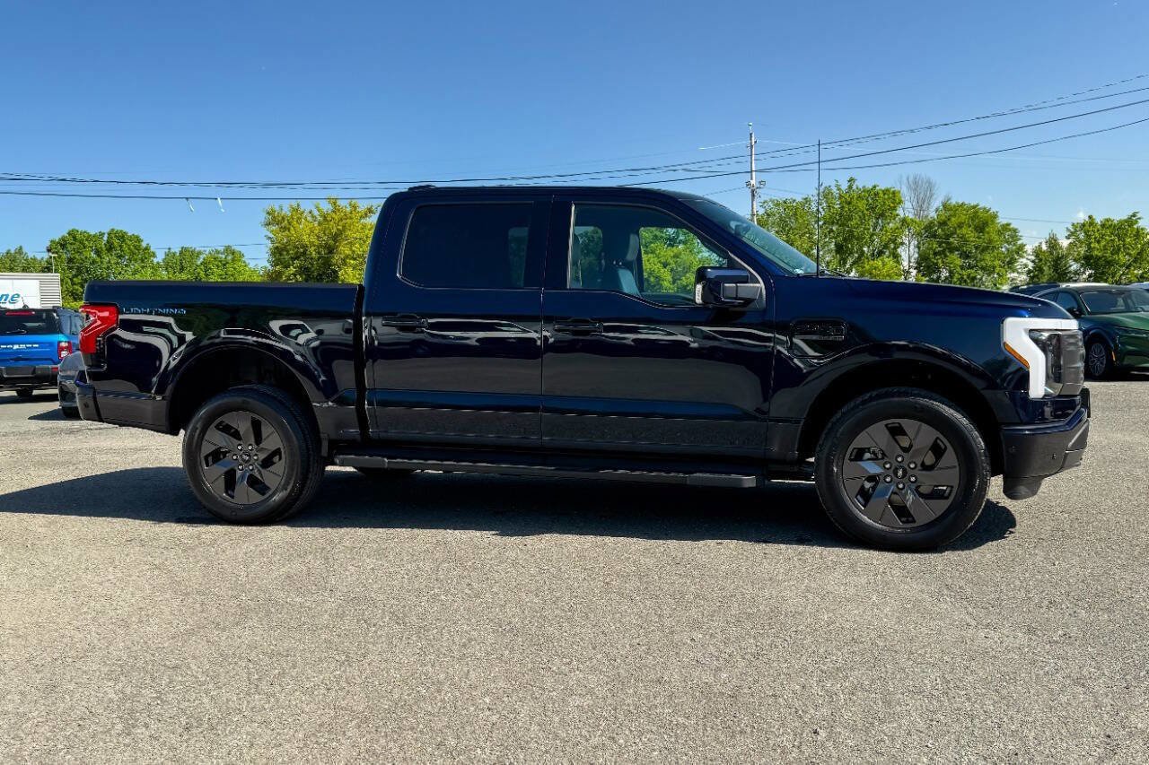Used 2022 Ford F150 Lightning Lariat AWD/4WD image 2