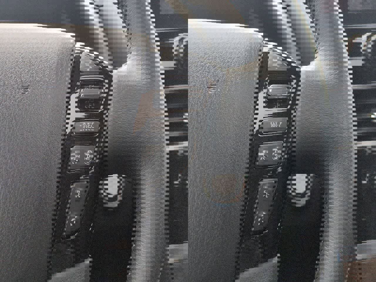 Used 2022 Nissan Armada SL w/ Captain's Chairs Package image 25