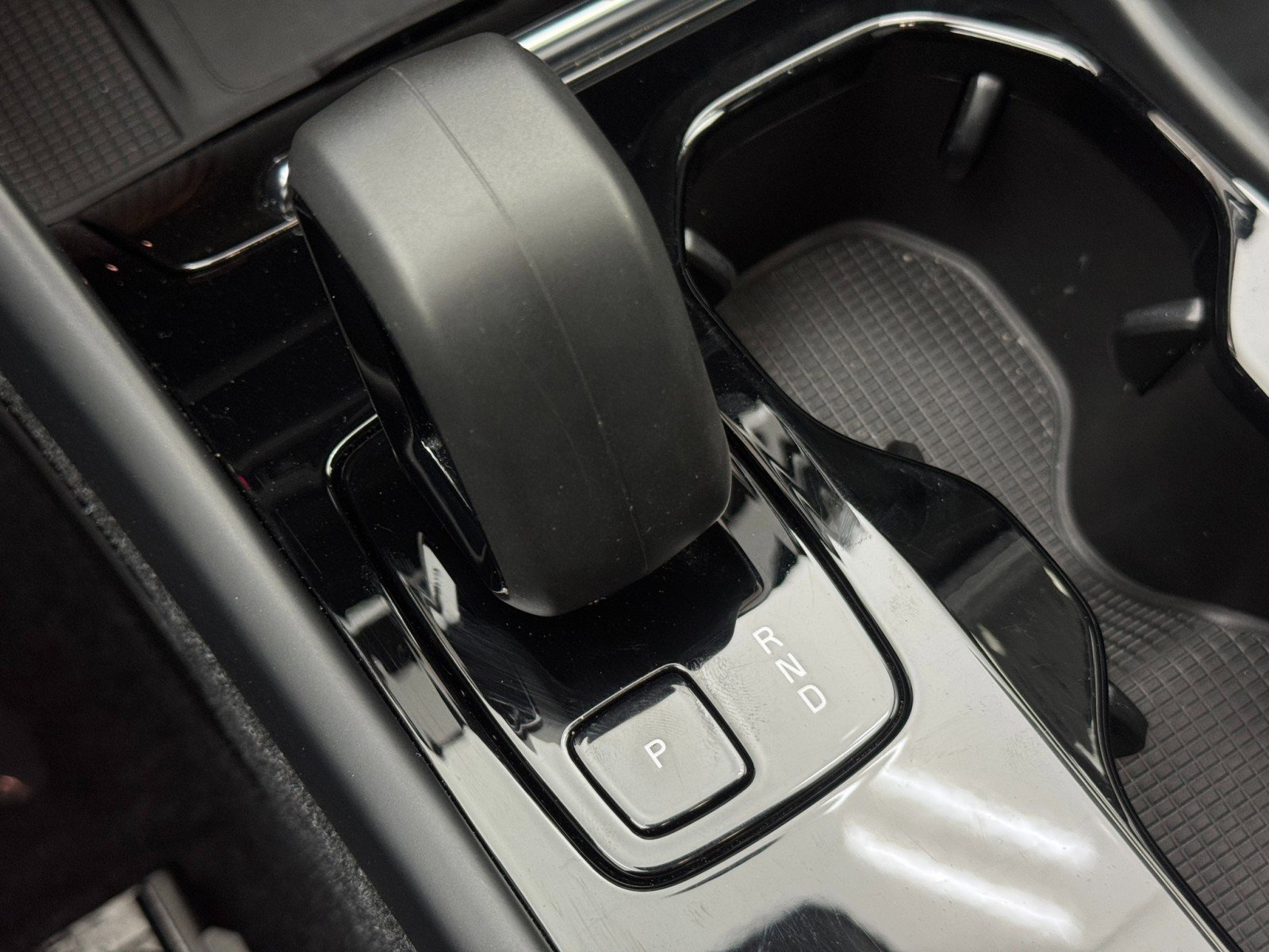 Used 2024 Volvo XC40 Recharge Plus w/ Protection Package Premier image 30