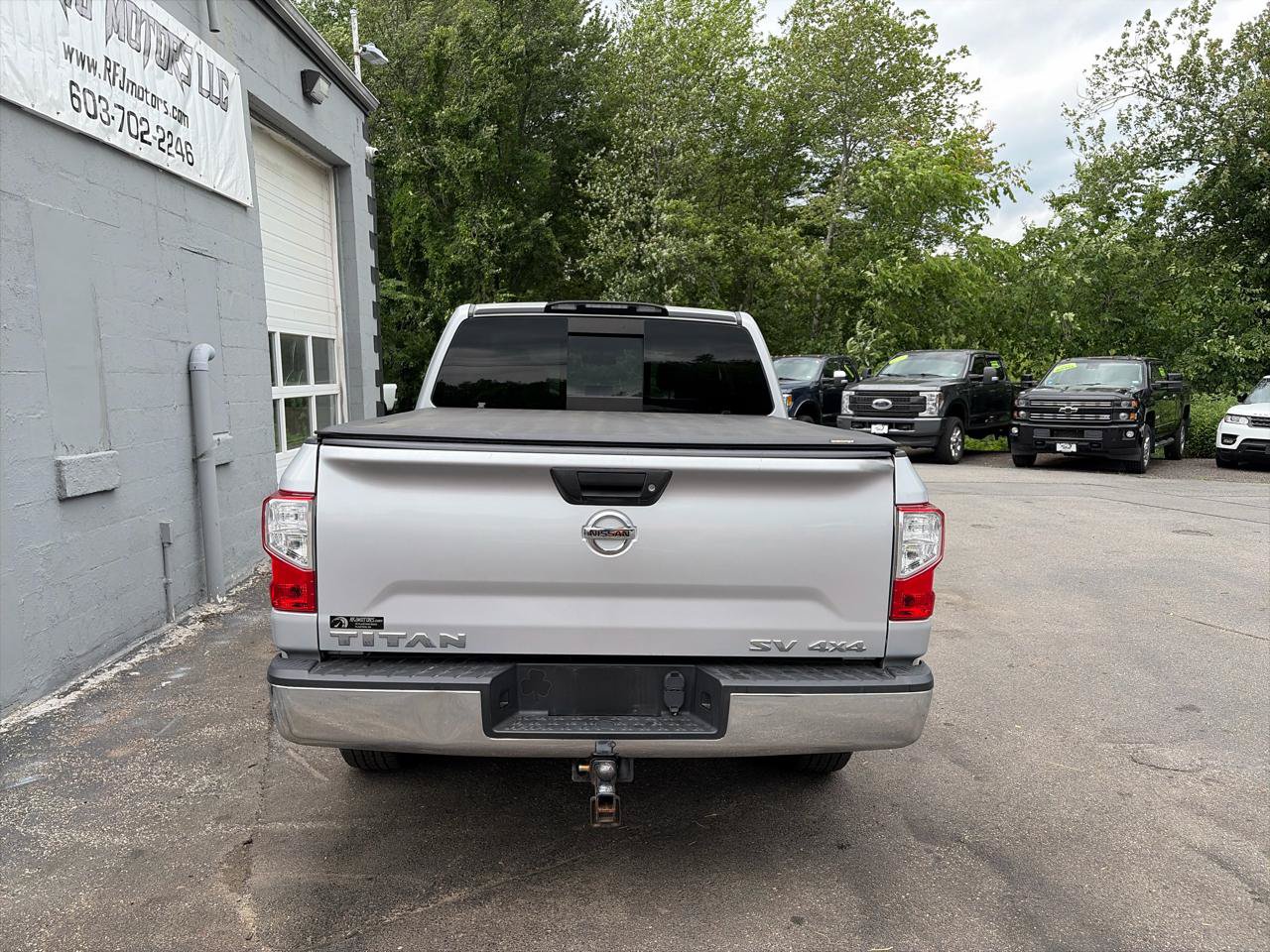 Used 2017 Nissan Titan SV AWD/4WD image 6