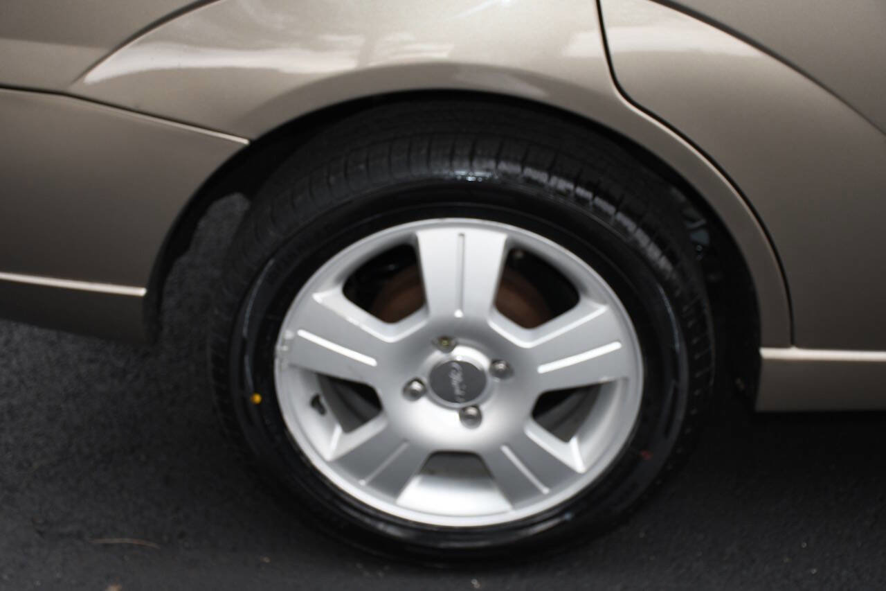Used 2005 Ford Focus SES image 35