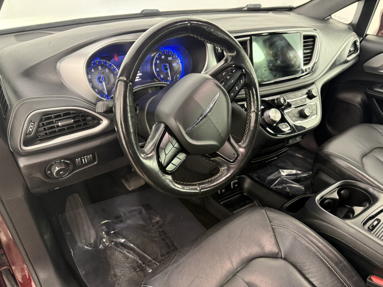 Used 2021 Chrysler Pacifica Touring-L w/ S Appearance Package FWD image 17