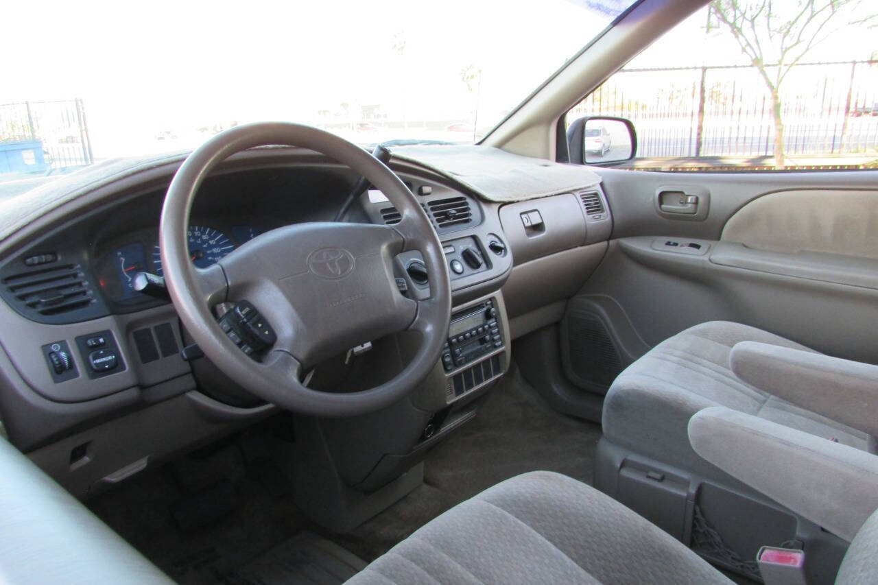 Used 2002 Toyota Sienna CE FWD image 36