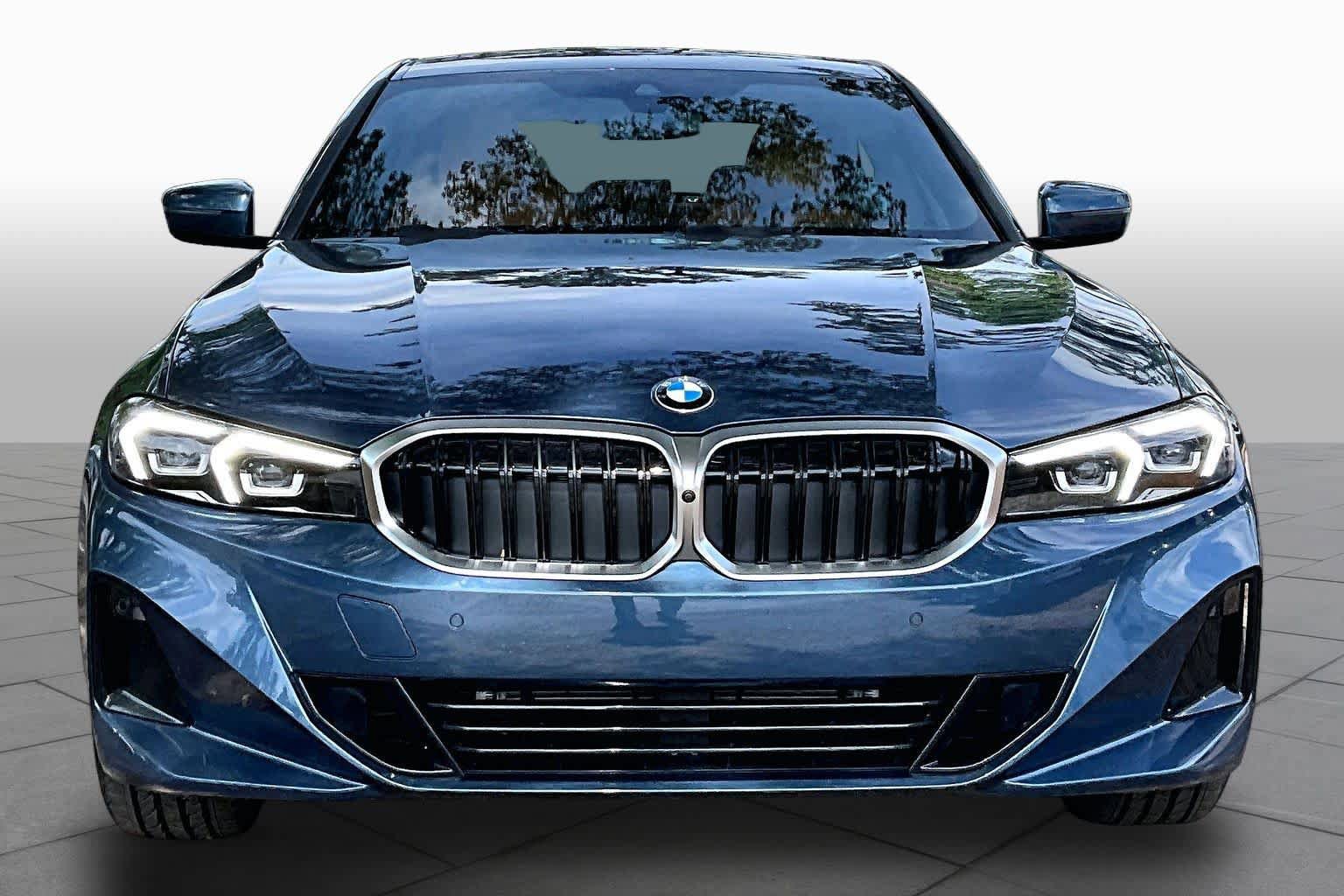 Certified 2025 BMW 330i Sedan RWD image 4