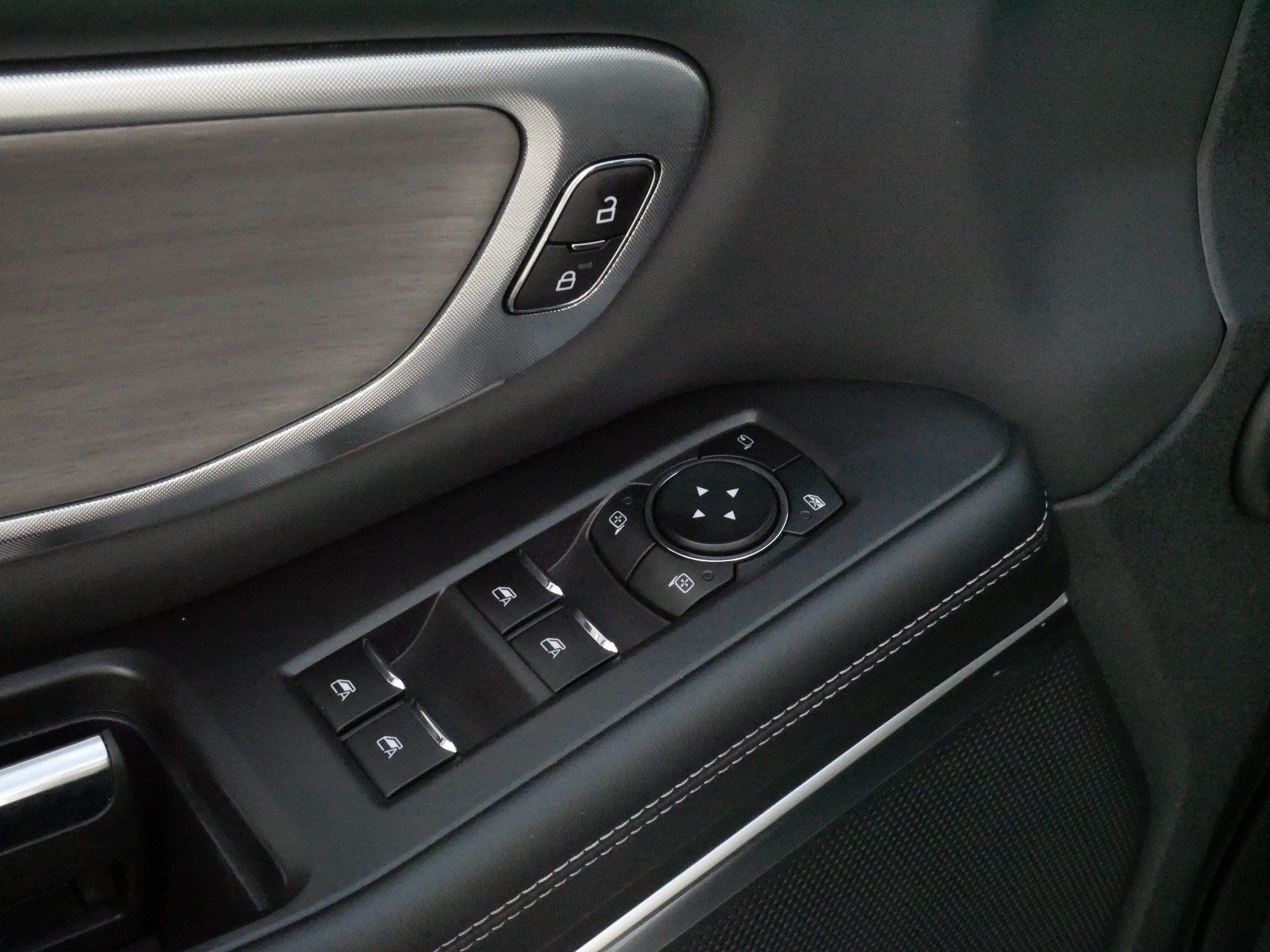 Used 2025 Ford Expedition Platinum AWD/4WD image 19