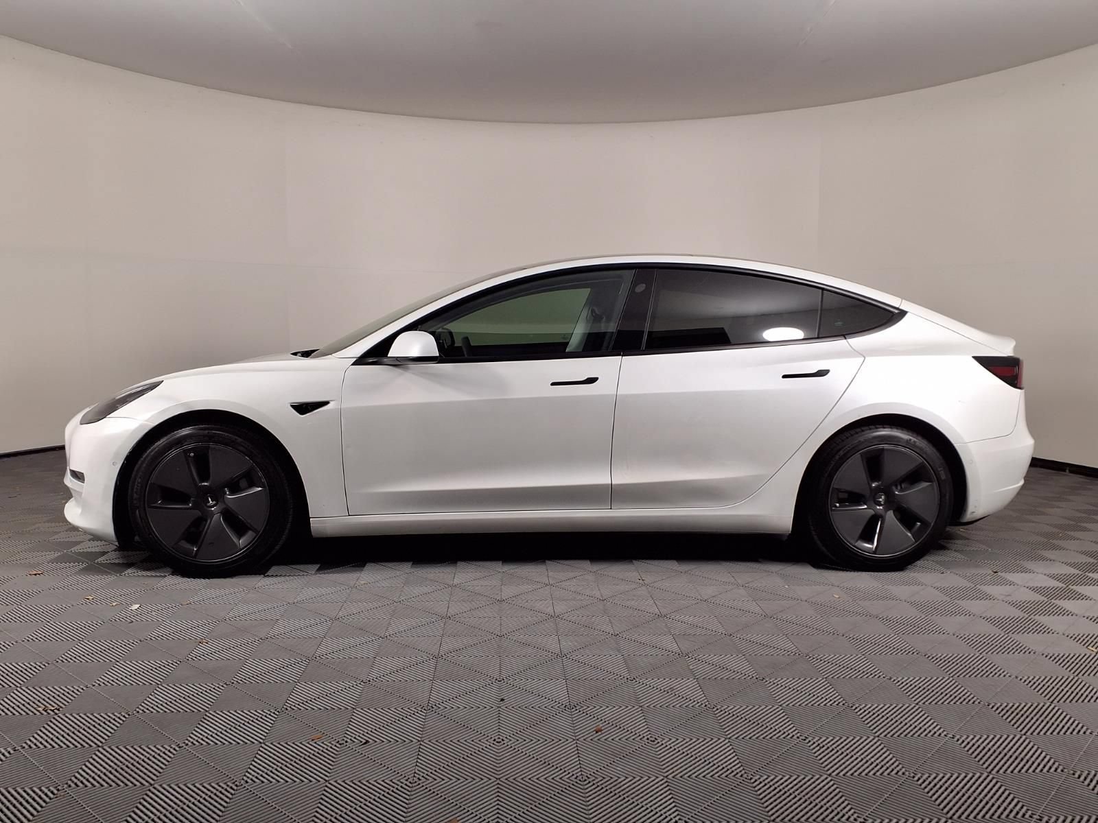 Used 2021 Tesla Model 3 Standard Range Plus RWD image 4