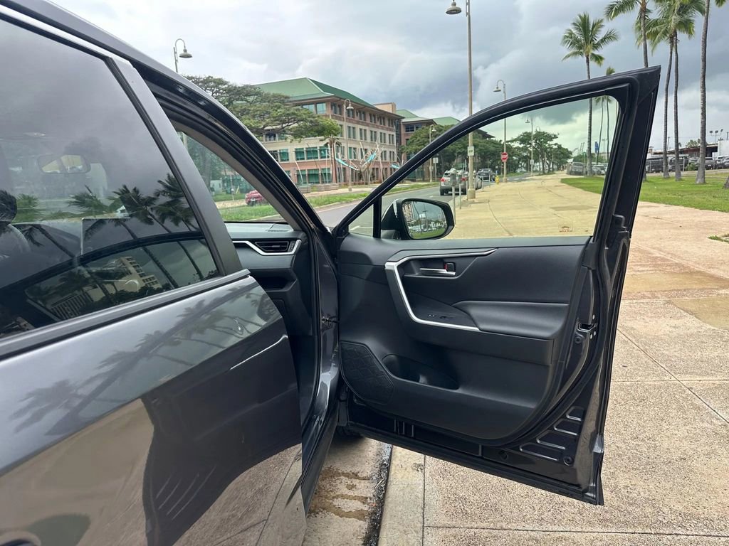 Used 2021 Toyota RAV4 XLE image 14