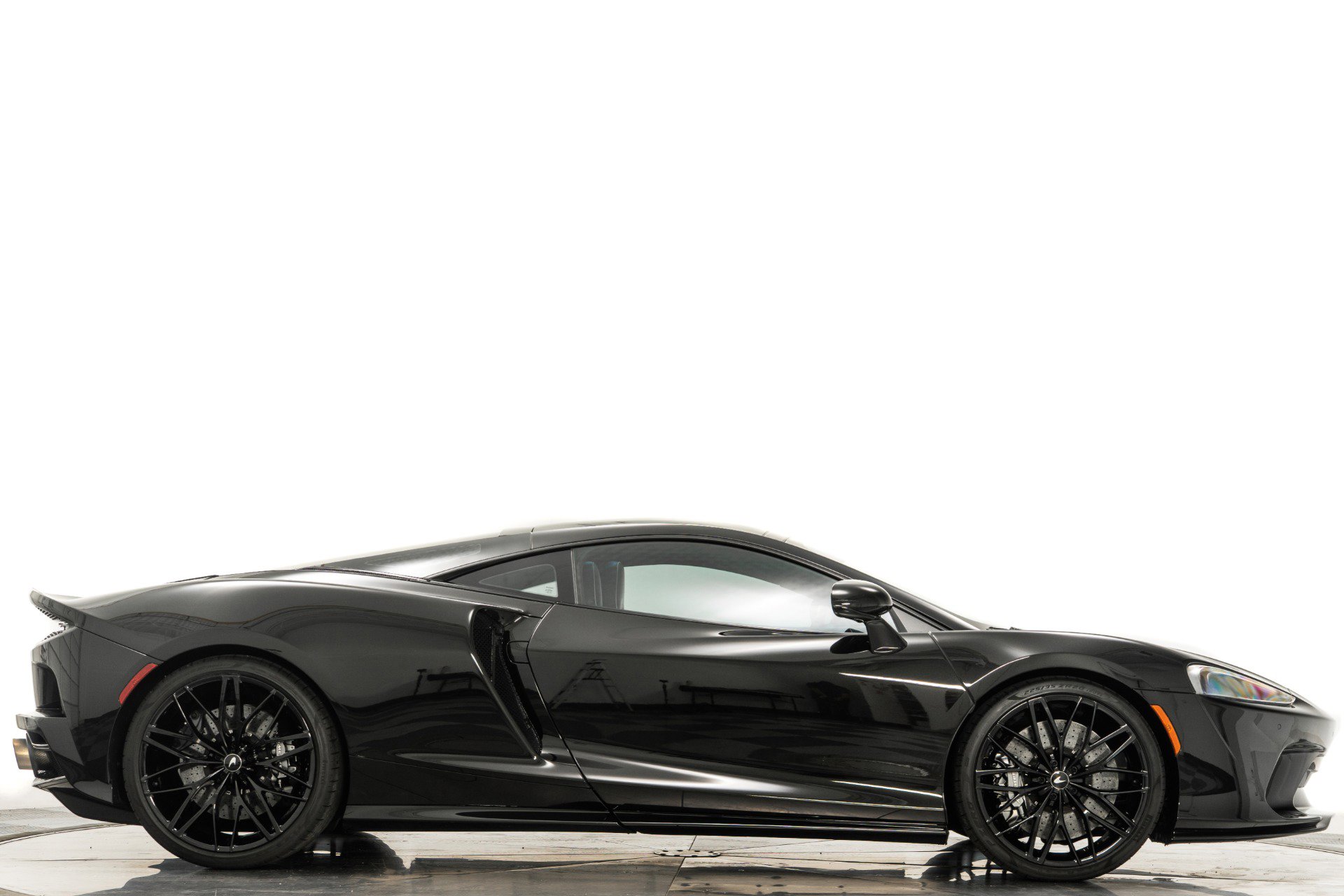 Used 2022 McLaren GT image 2