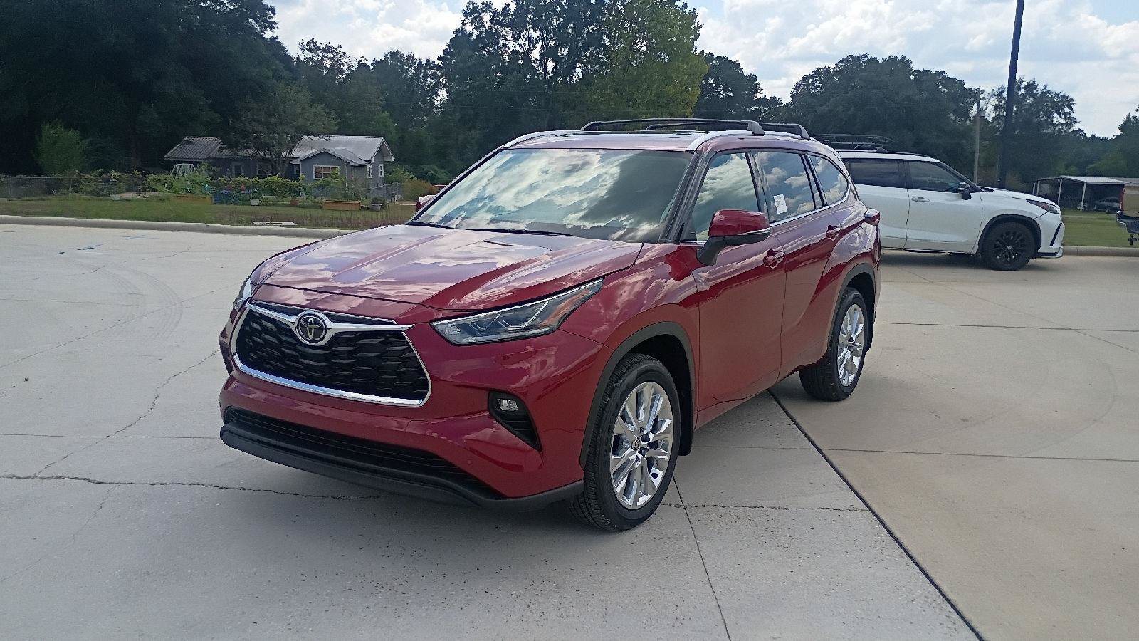 New 2026 Toyota Highlander Limited AWD/4WD image 3