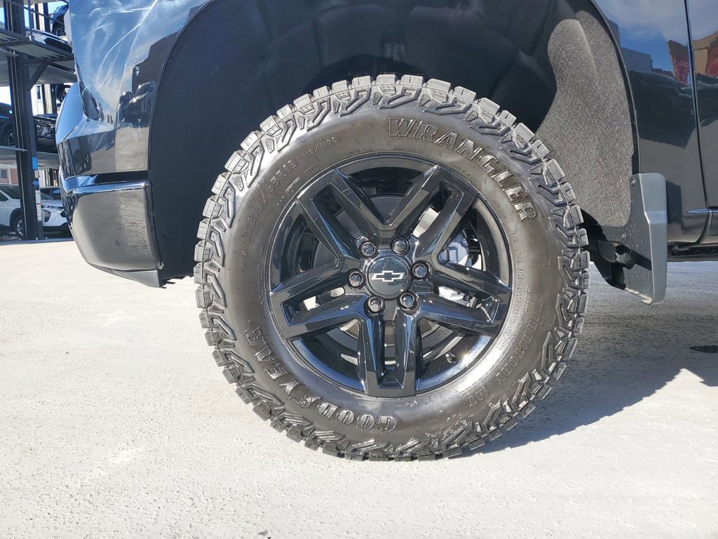 New 2026 Chevrolet Silverado 1500 Custom Trail Boss w/ LPO, Dark Essentials Package image 6