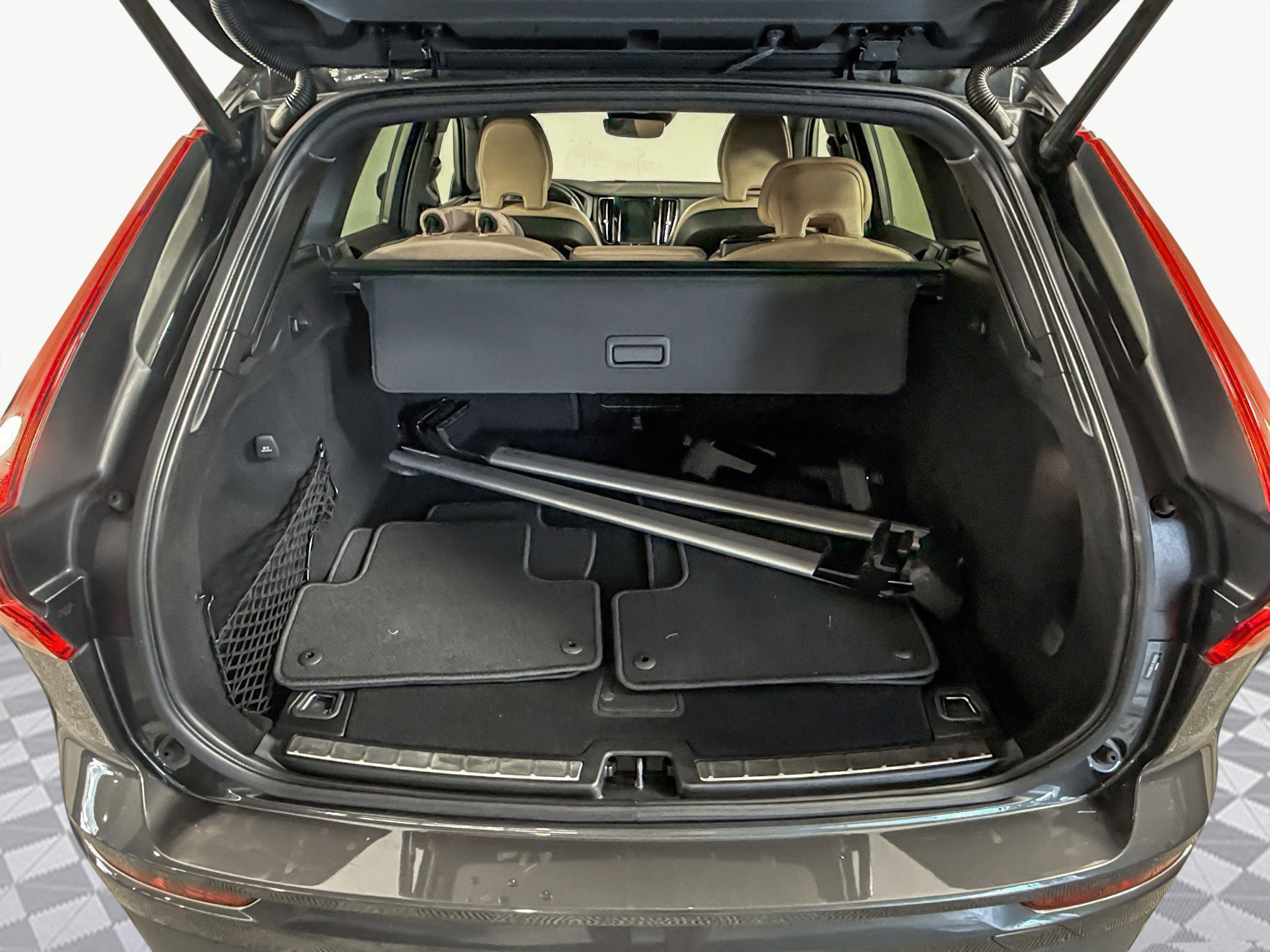 Used 2020 Volvo XC60 T6 Momentum image 35