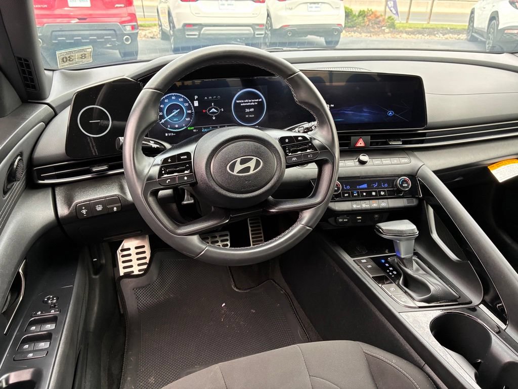 Used 2025 Hyundai Elantra SEL FWD image 27