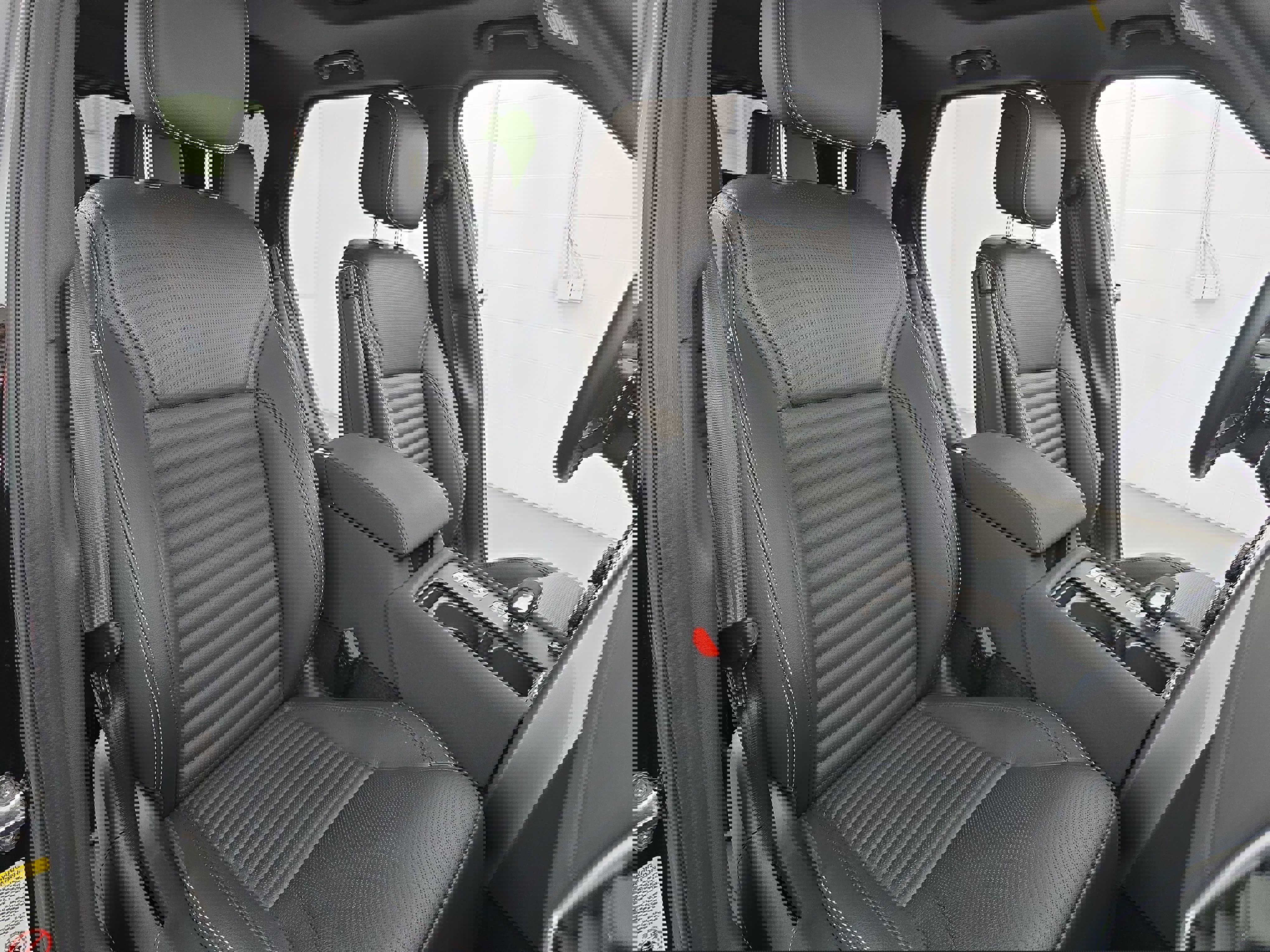 Certified 2025 Land Rover Discovery S image 10